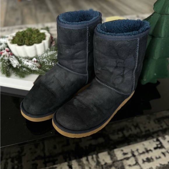 Ugg Classic Short Leather Boots Navy. - Picture 5 of 10